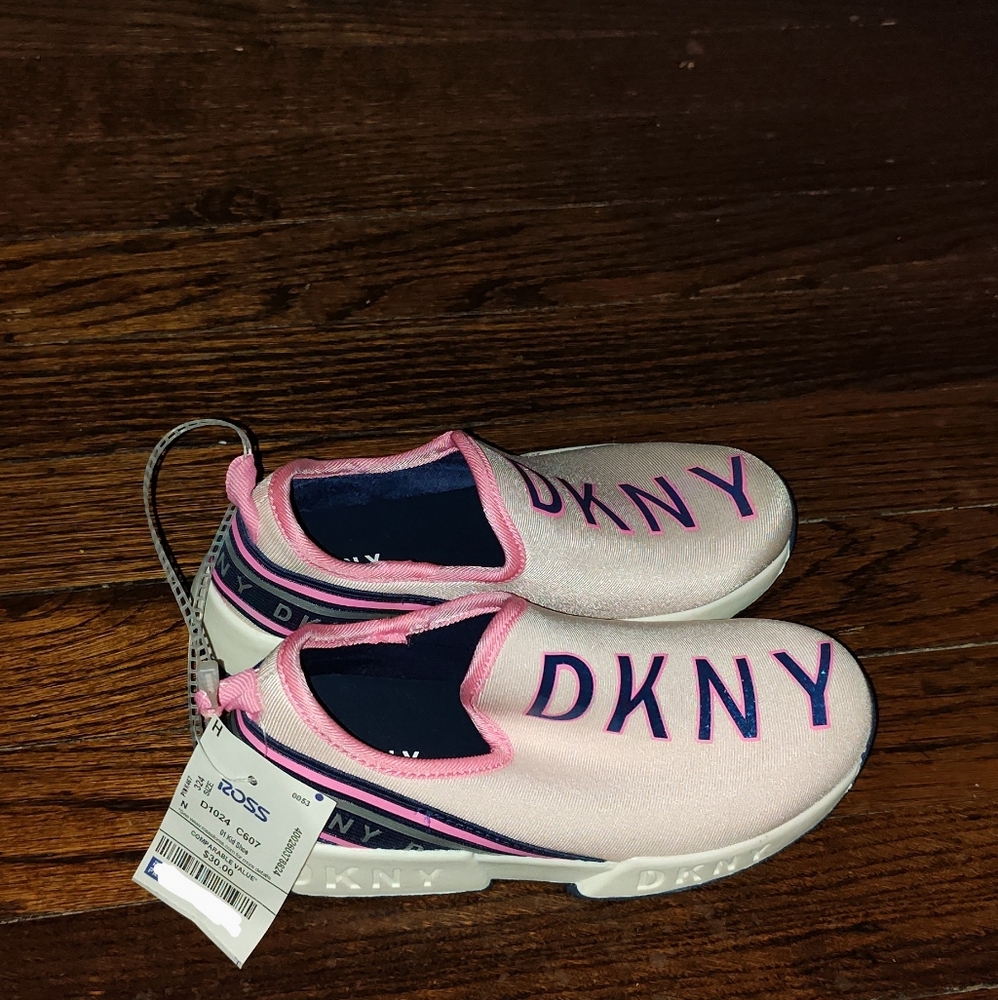 New DKNY Fuscia Pink Slip-on Athletic Sneaker Shoes Kids Girls boys size 11 NWT